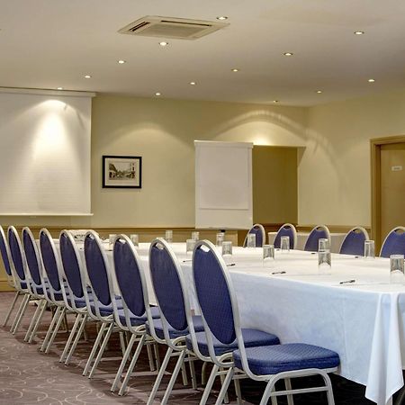 Cresta Court Hotel Олтринкам Екстериор снимка
