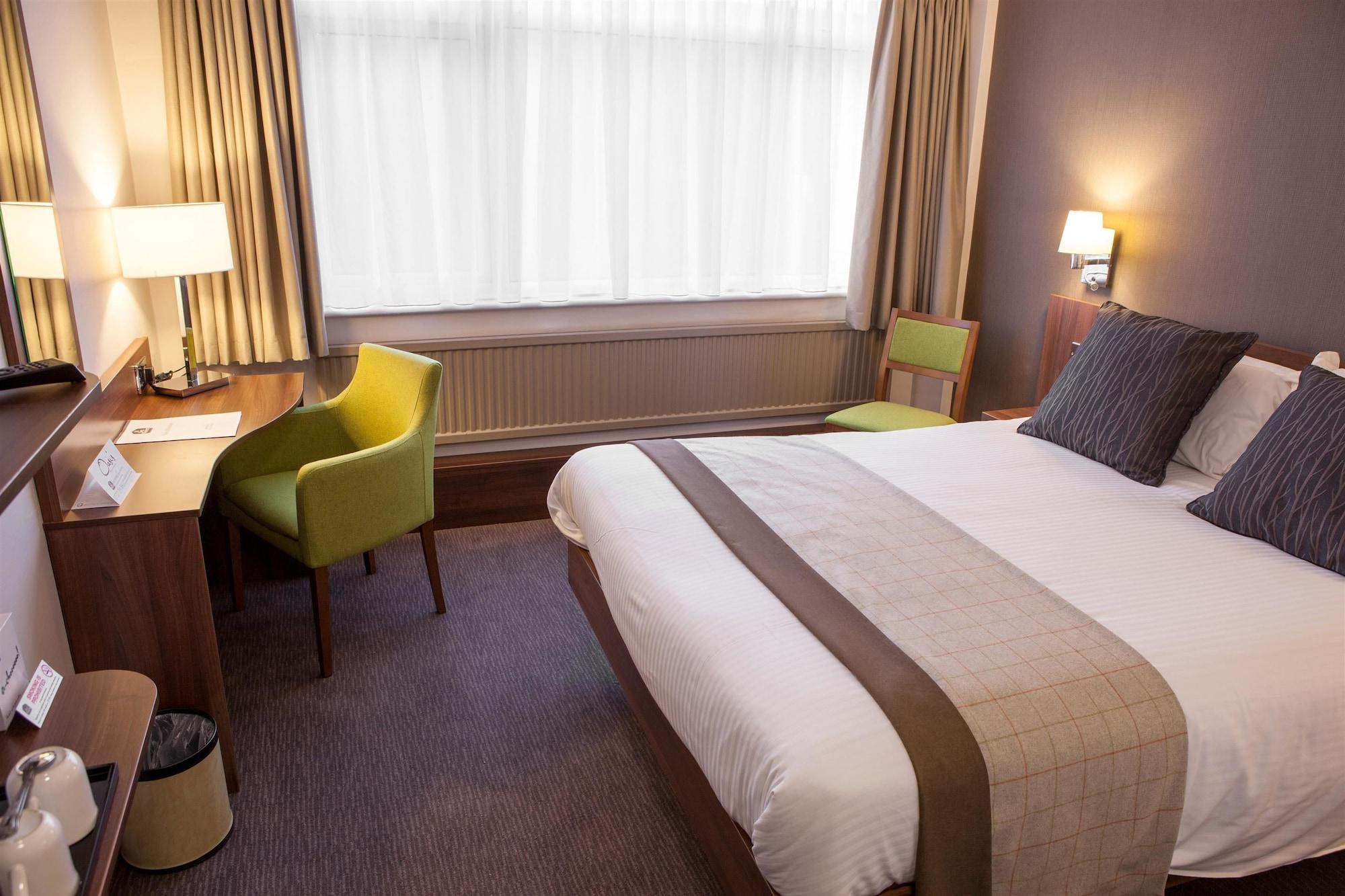 Cresta Court Hotel Олтринкам Екстериор снимка