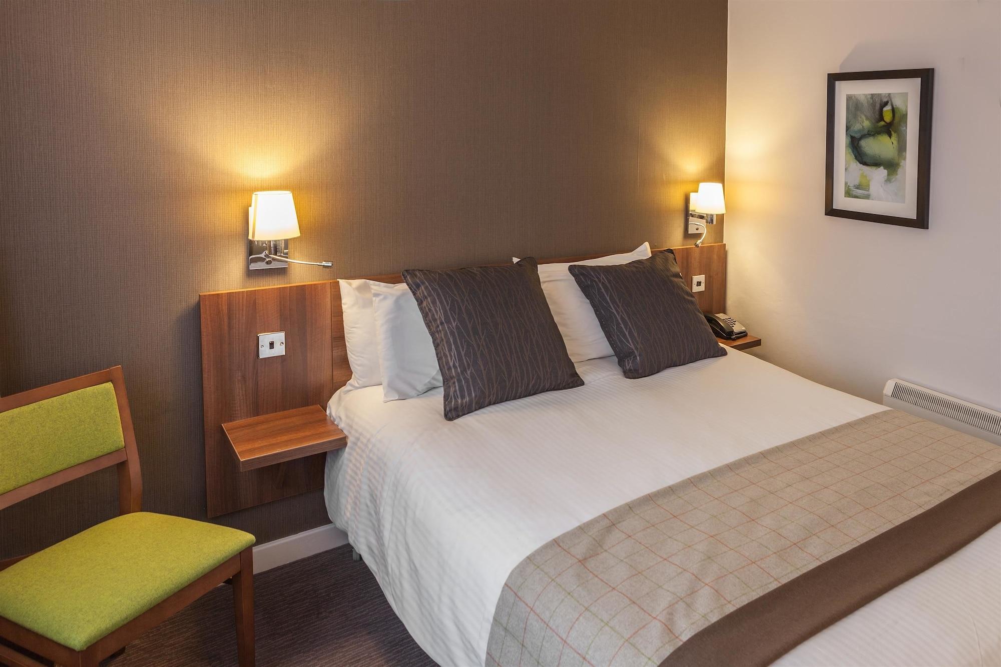 Cresta Court Hotel Олтринкам Екстериор снимка