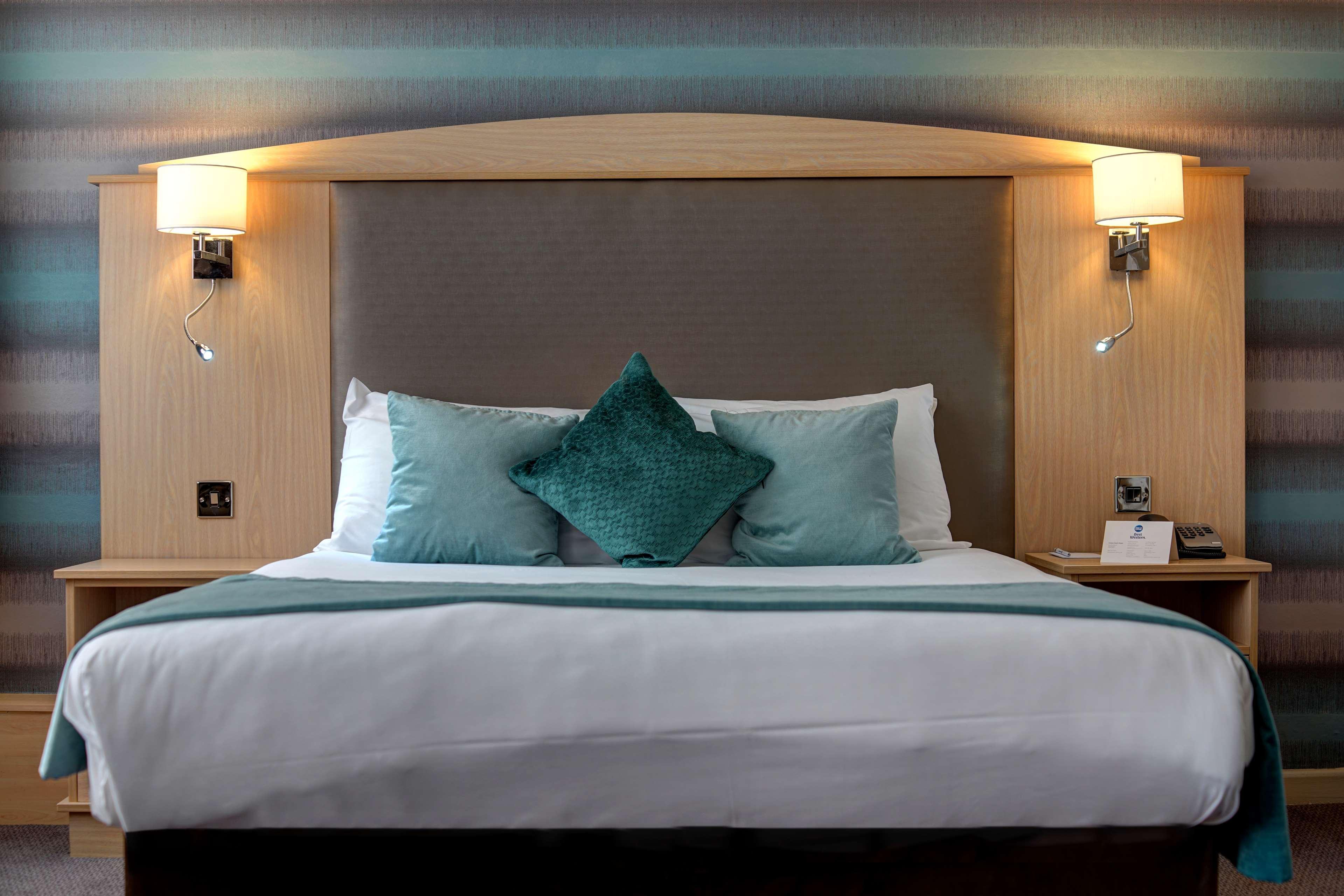 Cresta Court Hotel Олтринкам Екстериор снимка
