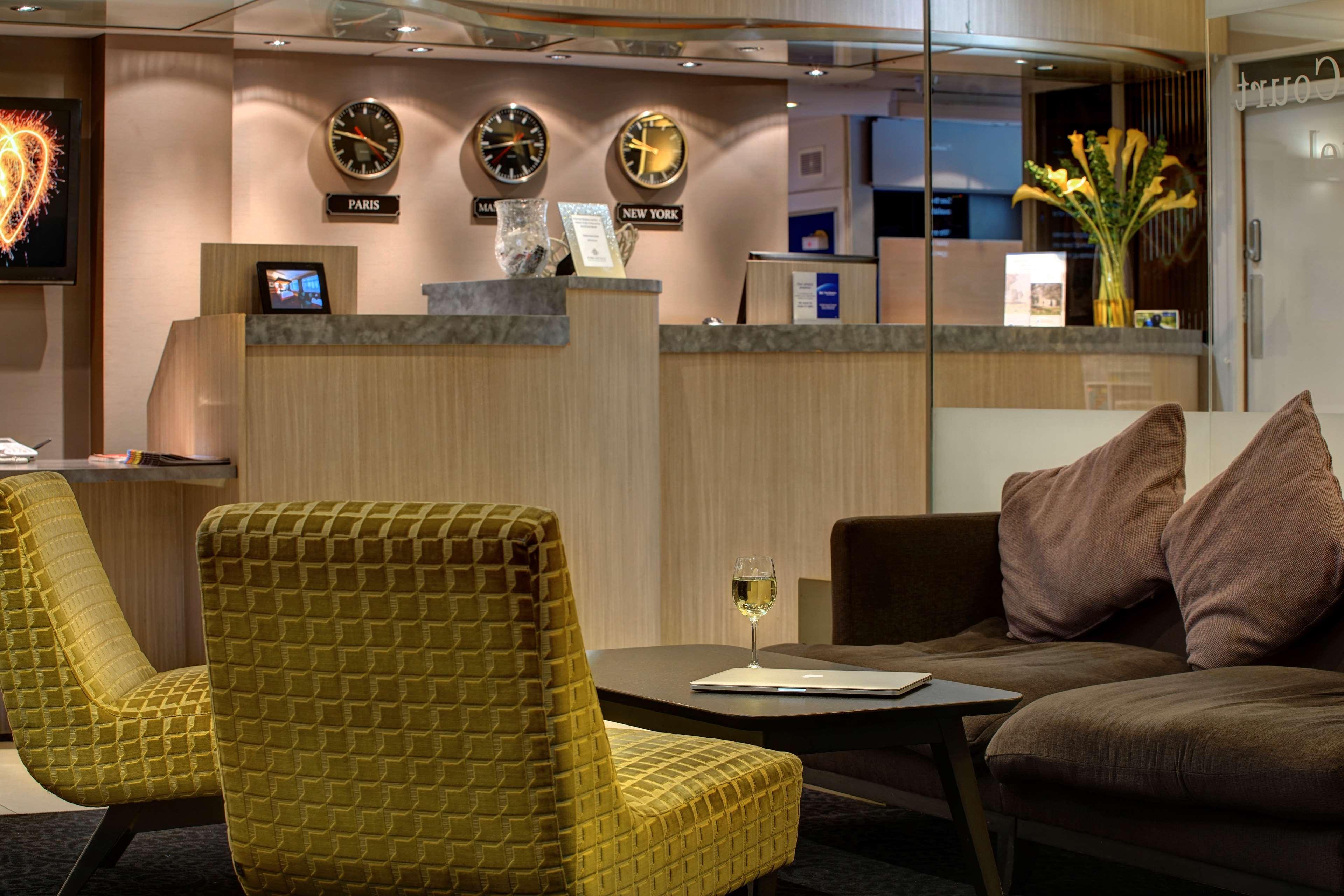 Cresta Court Hotel Олтринкам Екстериор снимка