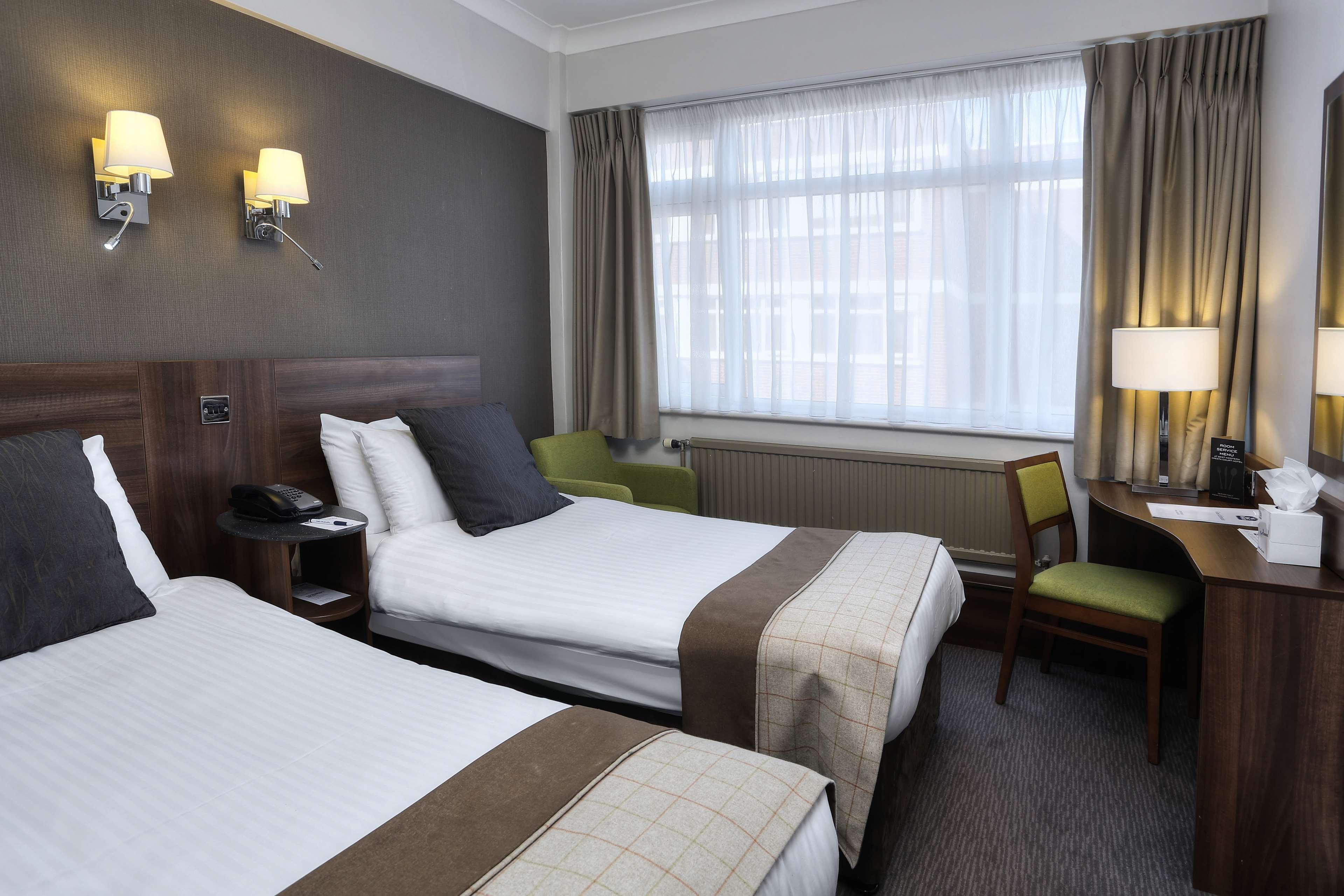 Cresta Court Hotel Олтринкам Екстериор снимка
