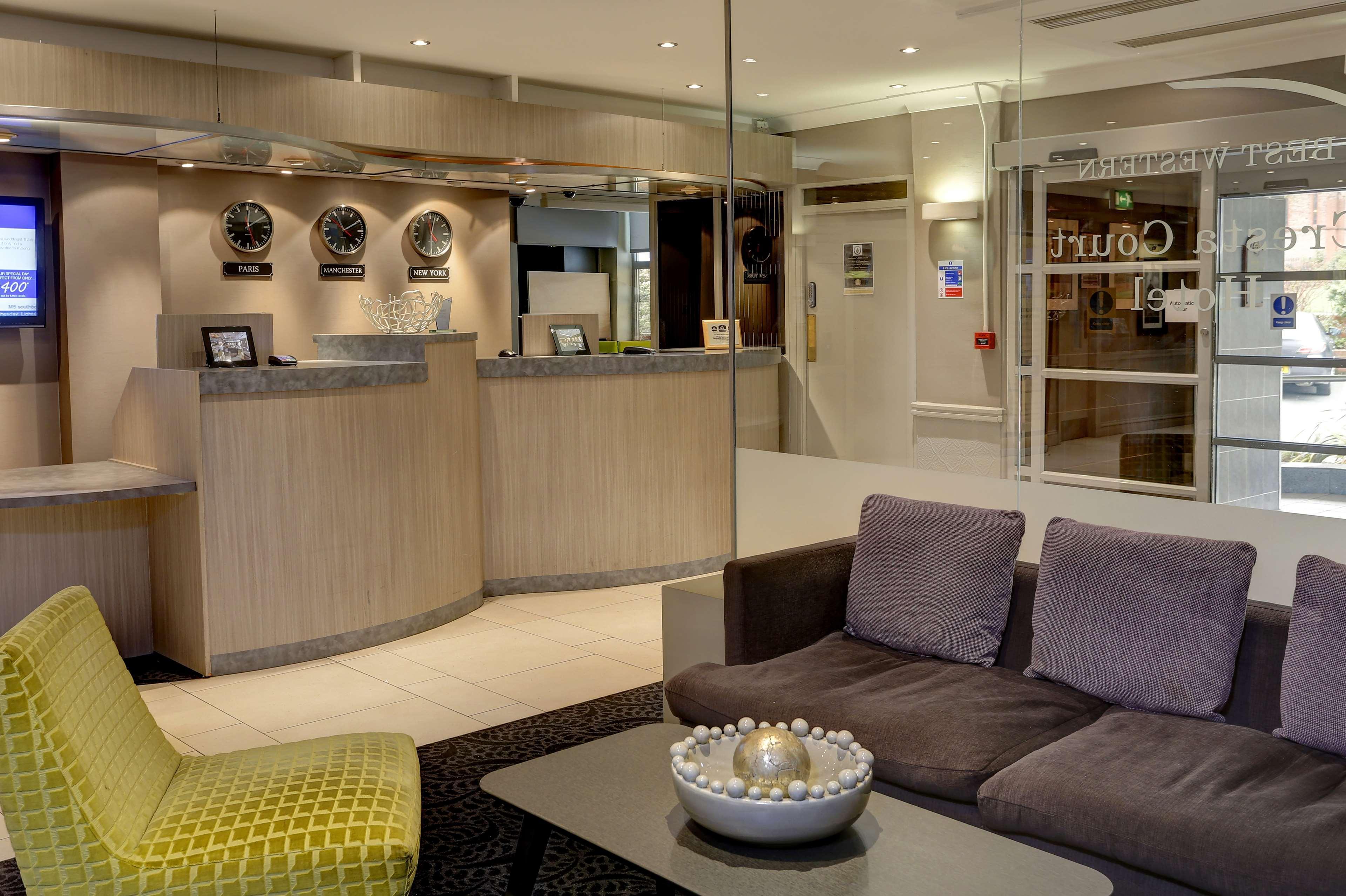 Cresta Court Hotel Олтринкам Екстериор снимка