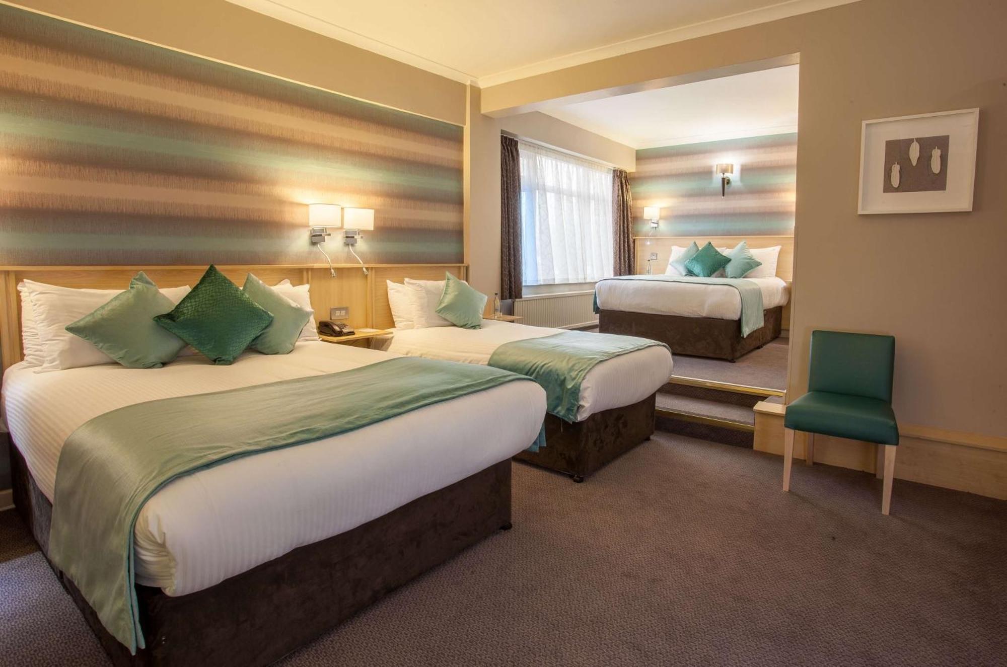 Cresta Court Hotel Олтринкам Екстериор снимка